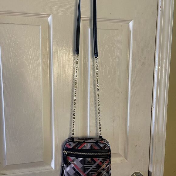 Vera Bradley multi color plaid crossbody bag gold tone chain and hardwares. - Picture 4 of 11